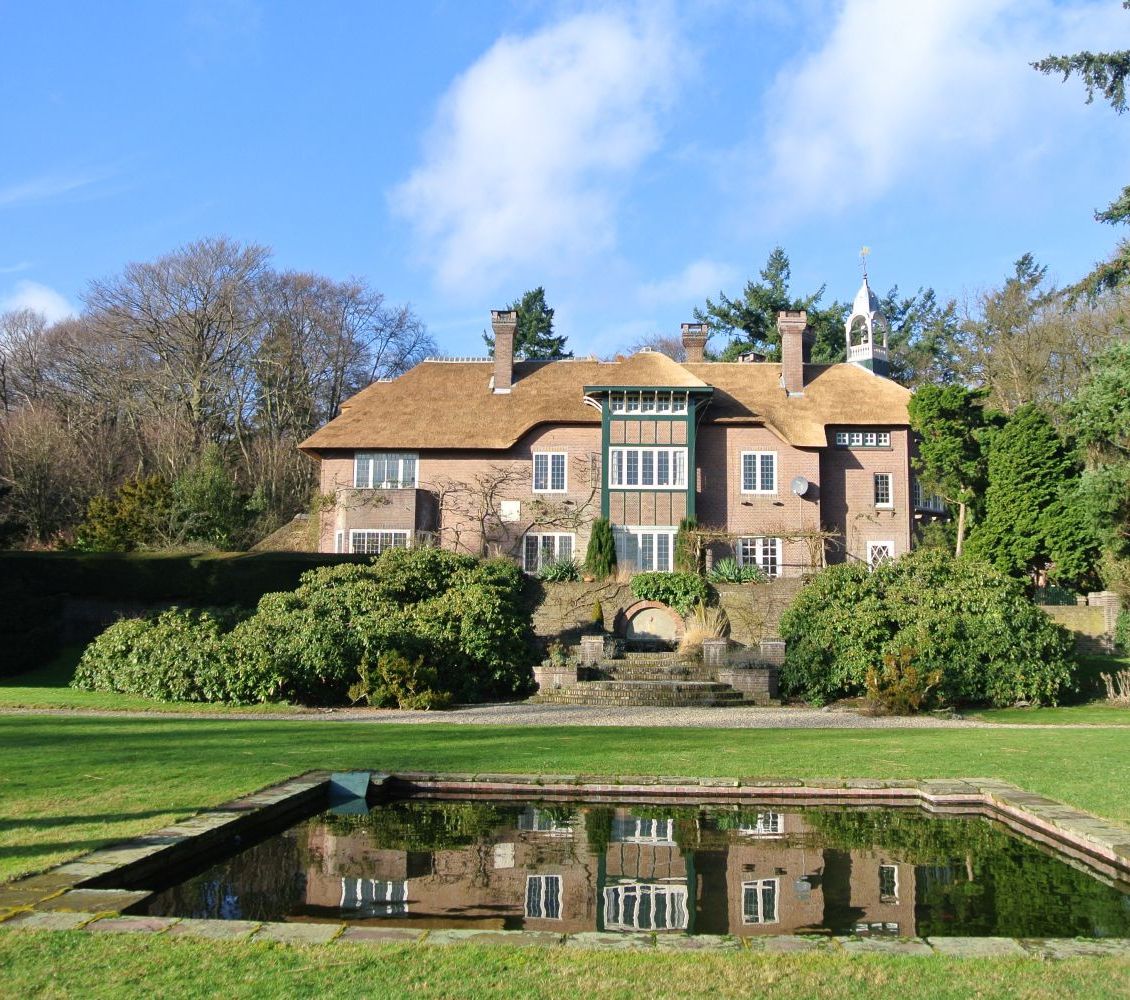 Luxe landhuis met rieten dak