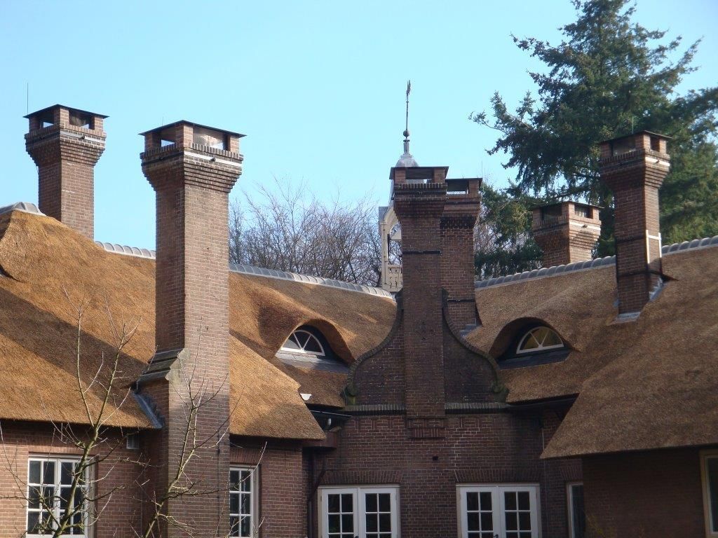 Historisch landhuis met rieten dak